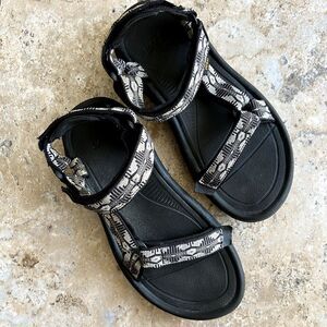 SOLD! TEVA BLACK/ GREY HURRICANE XLT 2 SPORT/ WATER SANDALS, WOMEN US 7/ EUR 38